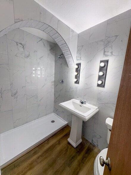 More Photos Of 11 N Walnut St, Iola Apartments For Sale