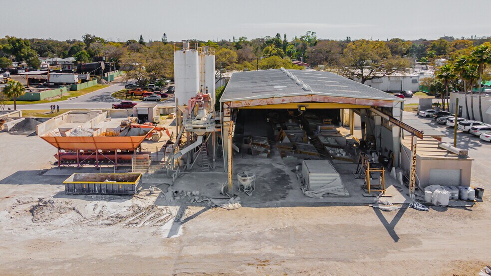 More Photos Of 4451 8th Ave S, Saint Petersburg Manufacturing For Lease