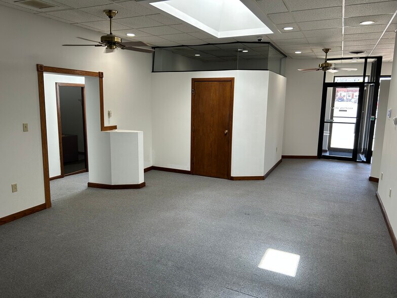 More Photos Of 110 W Walnut St, Salina Medical For Lease
