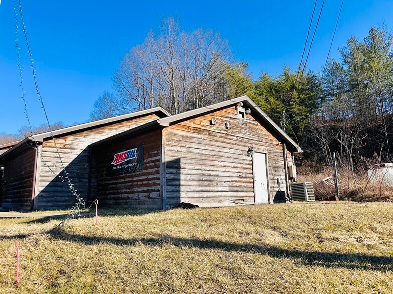 More Photos Of 178 Old Fayette rd, Oak Hill Showroom For Sale