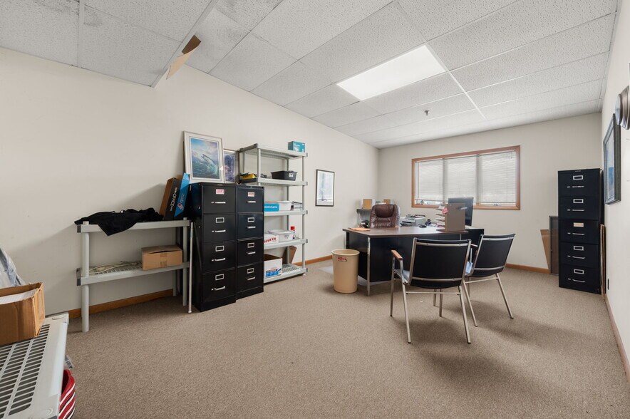 More Photos Of 16 E Industrial Rd, Branford Warehouse For Lease