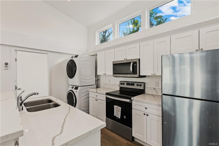 More Photos Of 552 N Cambridge St, Orange Multifamily For Sale