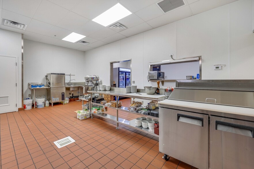 More Photos Of 313 E Andy Devine Ave, Kingman Storefront For Sale