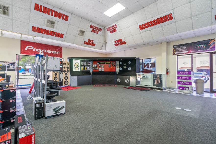 More Photos Of 4145 Fowler St, Fort Myers Auto Repair For Sale