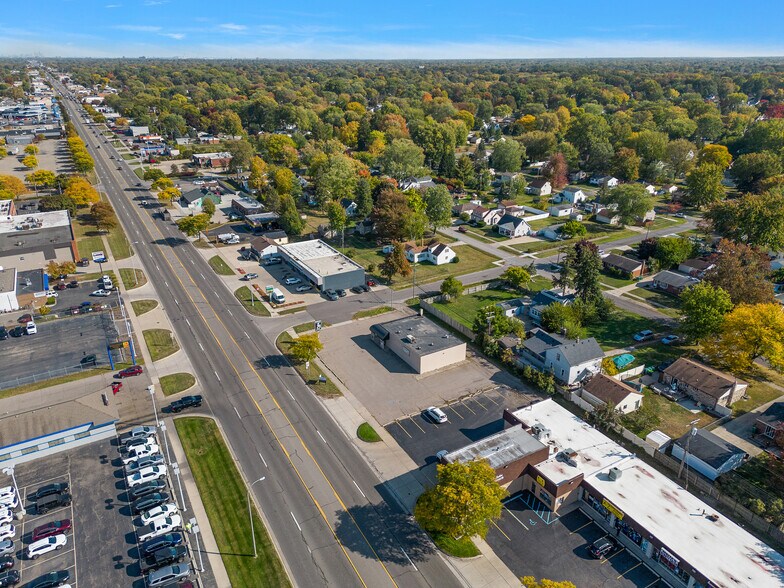 More Photos Of 32611 Ford Rd, Garden City Freestanding For Lease