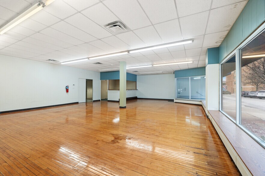 More Photos Of 132 W Pearl St, Jackson Storefront For Sale