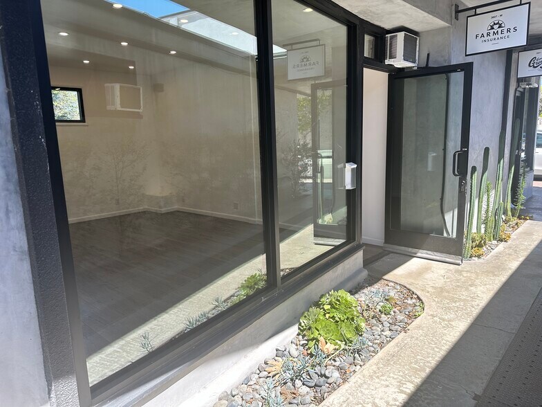 More Photos Of 3601-3609 1/2 W Magnolia Blvd, Burbank Storefront Retail Office For Lease