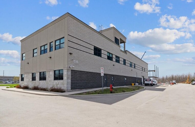 More Photos Of 821 N Service Rd, Hamilton Office For Lease