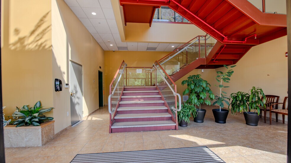 More Photos Of 1020 Commerce Park Dr, Williamsport Flex For Lease