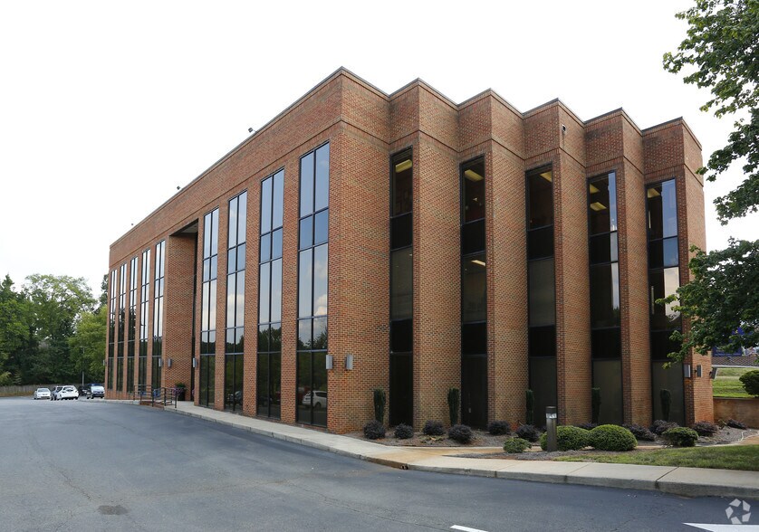 Primary Photo Of 319 S Sharon Amity Rd, Charlotte Office For Sale