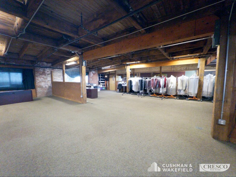 More Photos Of 1161-1163 E 40th St, Cleveland Warehouse For Lease