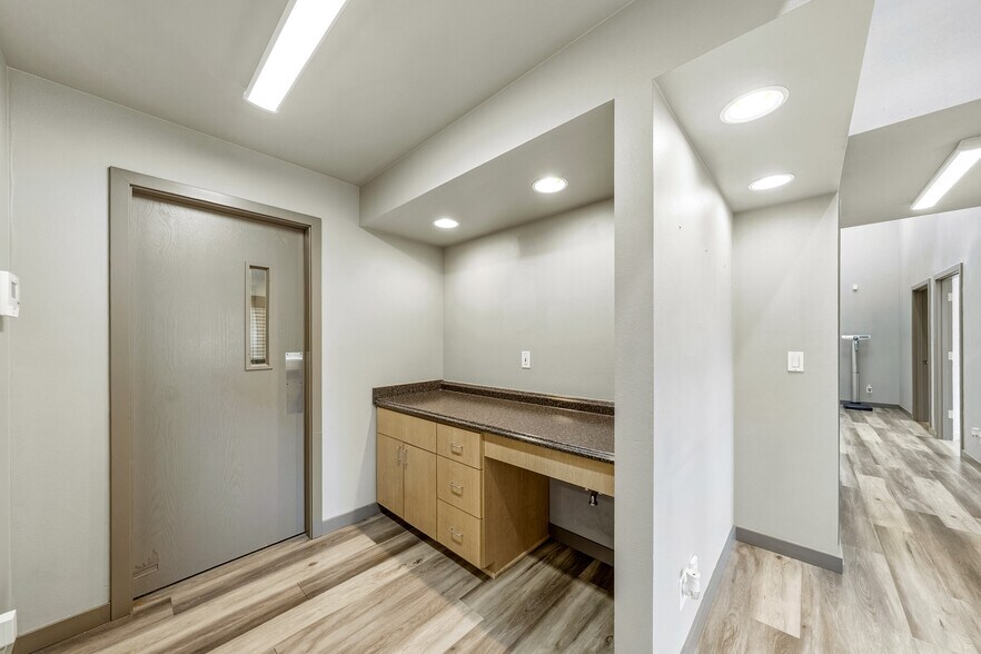 More Photos Of 537 Murphy Rd, Medford Medical For Lease