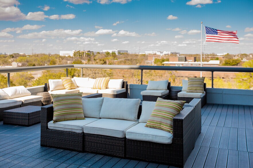 Primary Photo Of 1600 Viceroy Dr, Dallas Office For Lease