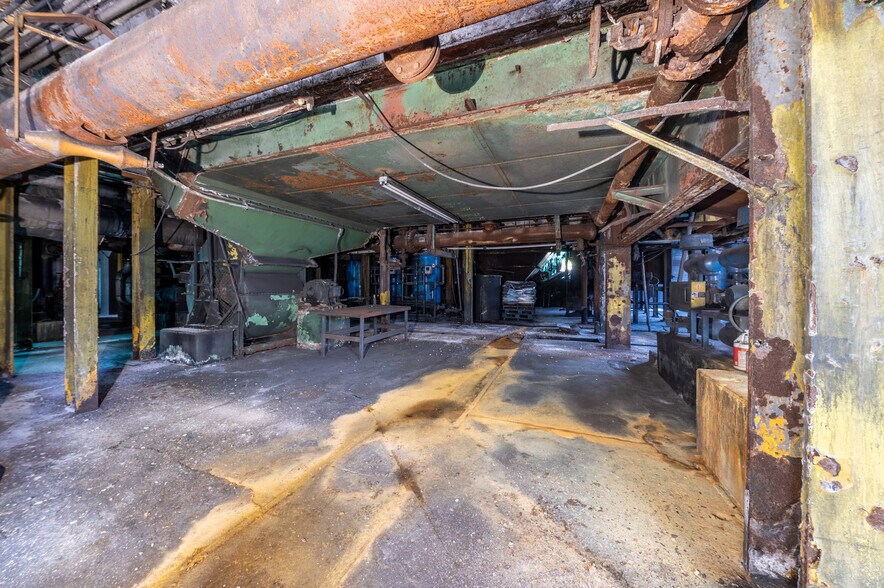 More Photos Of 164 Eyster Rd, Halltown Manufacturing For Sale