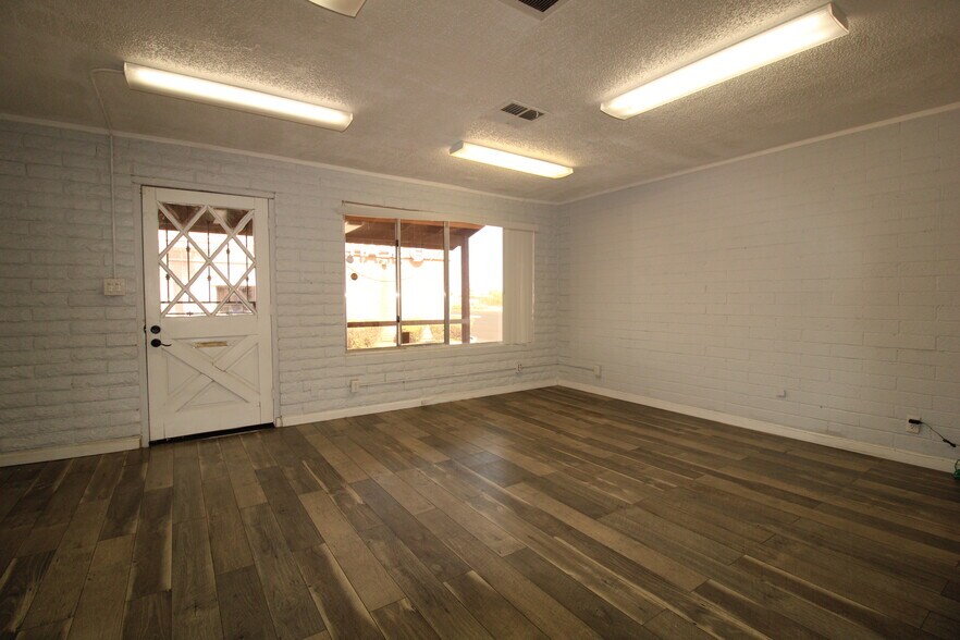 More Photos Of 1000 W Apache Trl, Apache Junction Freestanding For Sale