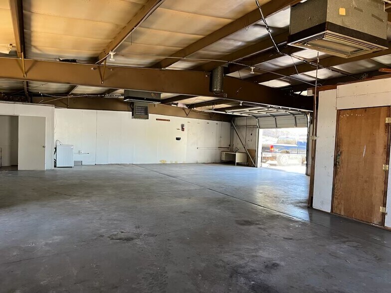 More Photos Of 5694 Mother Lode Dr, Placerville Service For Lease