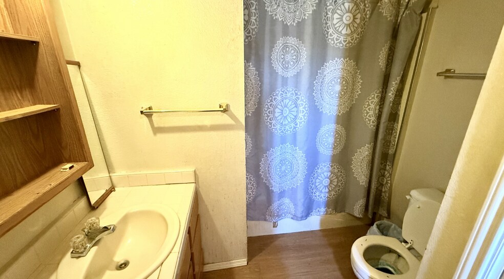 More Photos Of 1310 County 145 rd, Midland Flex For Sale