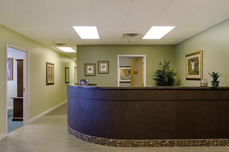 More Photos Of 17595 S Tamiami Trl, Fort Myers Medical For Lease