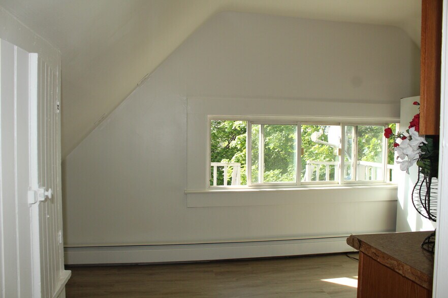 More Photos Of 137 Livingston Ave, New Brunswick Office Residential For Sale