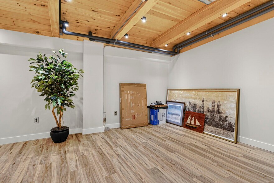 More Photos Of 1 Harris St, Newburyport Medical For Lease