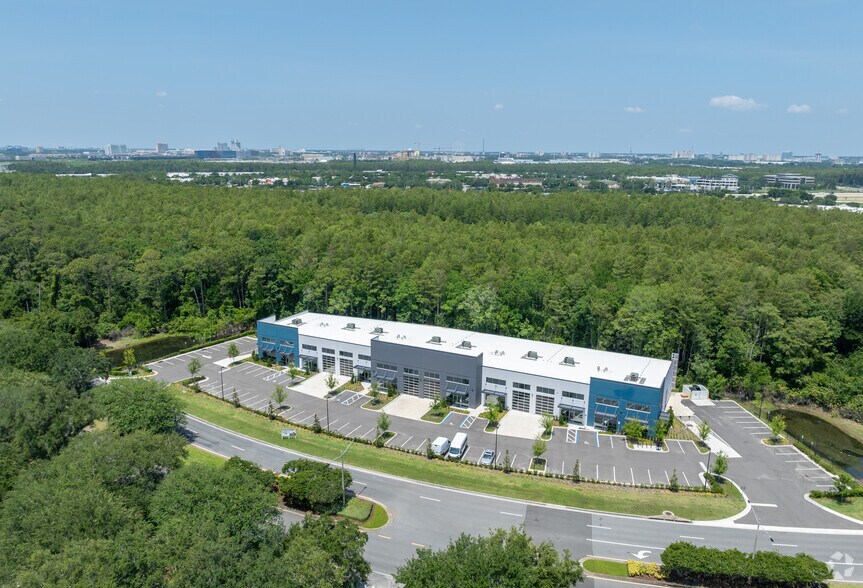 More Photos Of 8340 Southpark Cir, Orlando Flex For Lease