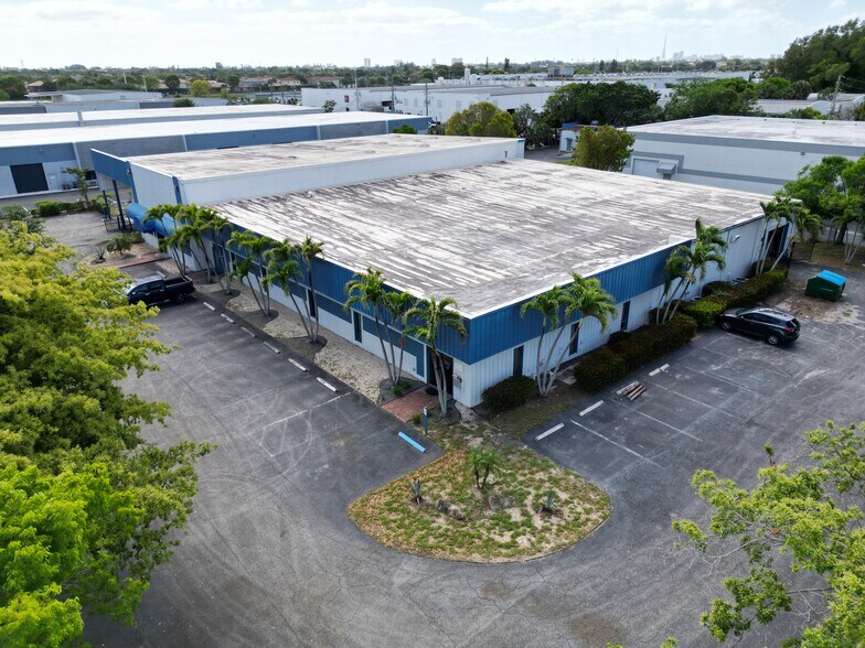 More Photos Of 3750 Prospect Ave, Riviera Beach Warehouse For Lease
