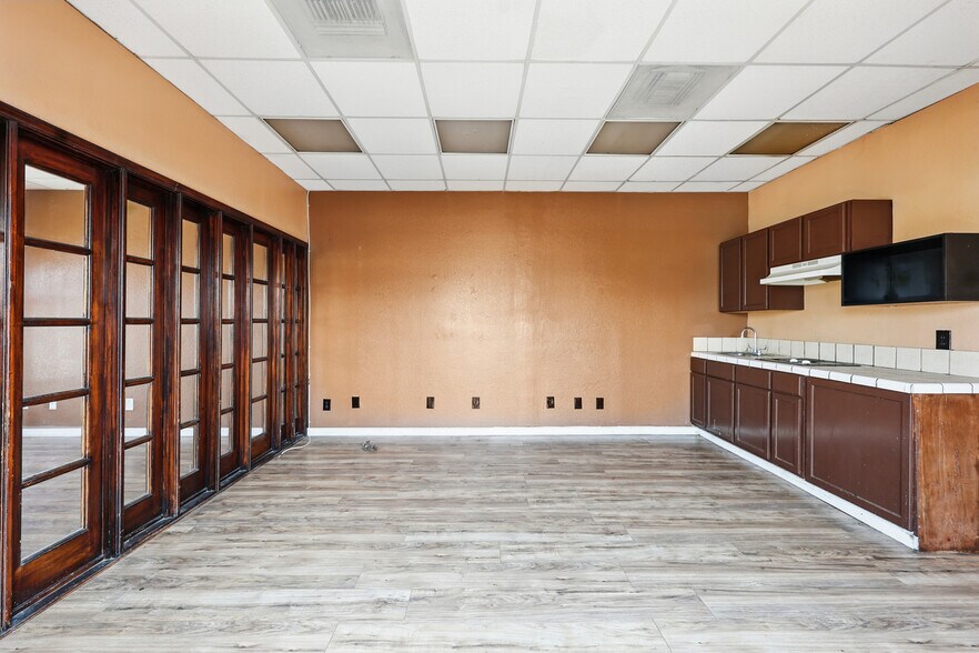 More Photos Of 5428 E Beverly Blvd, Los Angeles Office For Sale