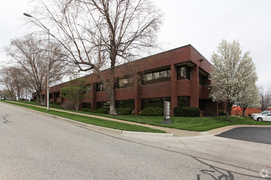 More Photos Of 8005 W 110th St, Overland Park Medical For Lease