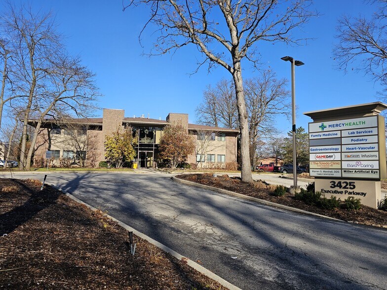 More Photos Of 3425 Executive Pky, Toledo Medical For Lease