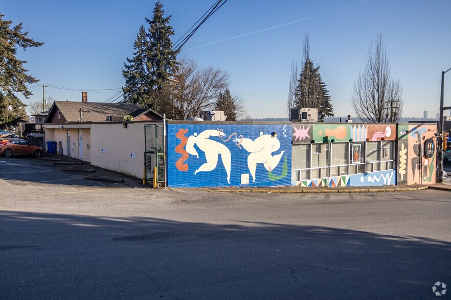 More Photos Of 953 Brunette Ave, Coquitlam General Retail For Sale