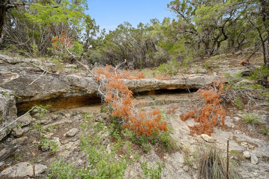 More Photos Of 7400 McGregor Ln, Dripping Springs Hotel For Sale