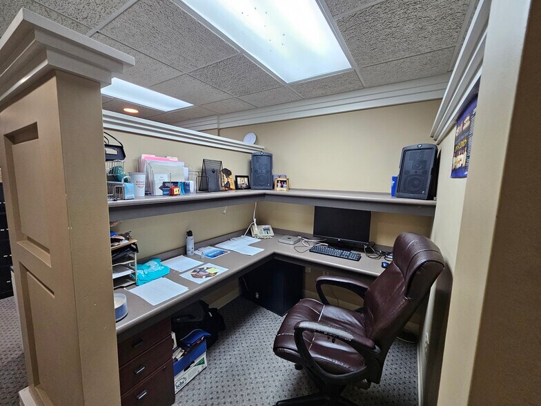 More Photos Of 113 W Public Sq, Glasgow Office For Sale