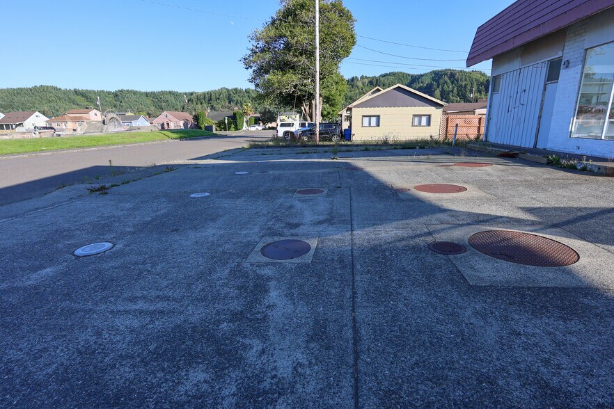 More Photos Of 2118 Winchester Ave, Reedsport Convenience Store For Sale