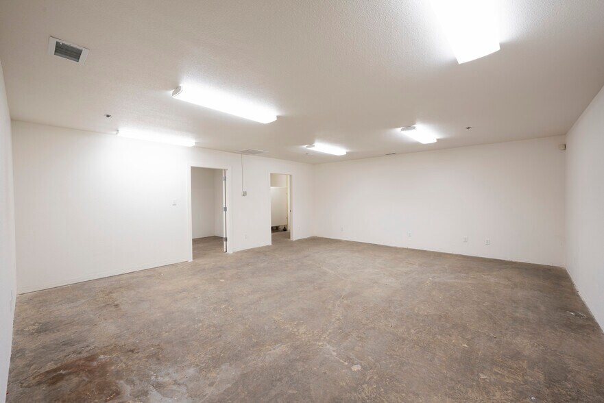 More Photos Of 120 Brush St, Ukiah Warehouse For Lease