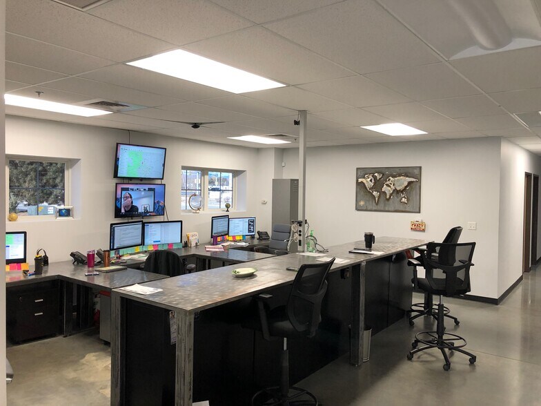 More Photos Of 1567 Vista View Dr, Longmont Showroom For Sale