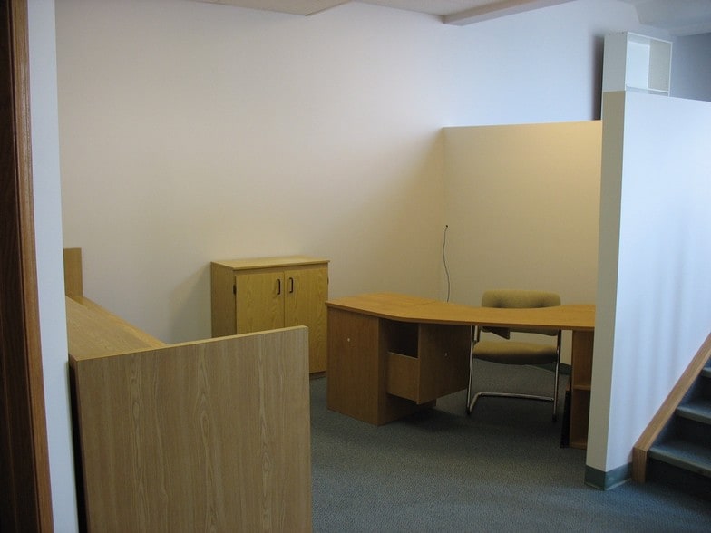 More Photos Of 3132 26 St NE, Calgary Storefront Retail Office For Sale