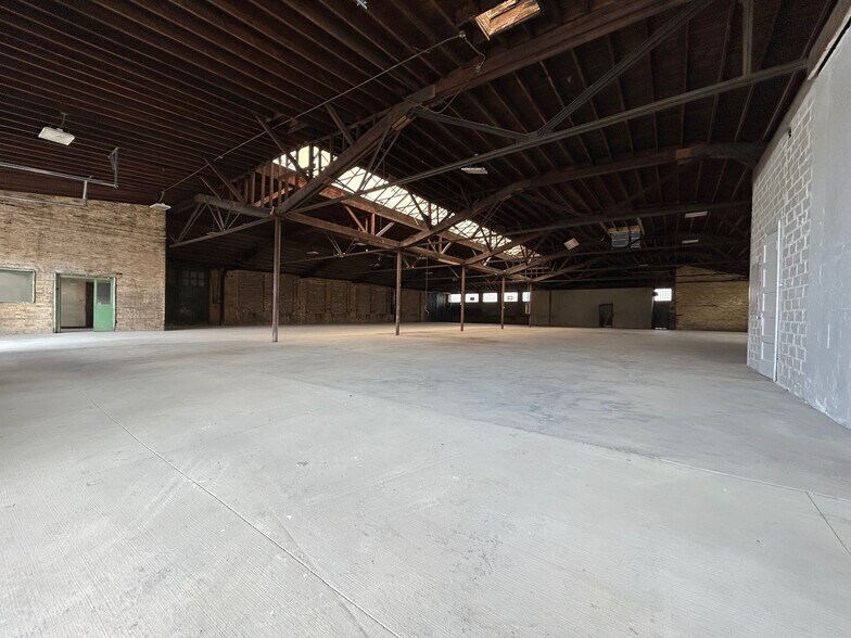 More Photos Of 3449-3469 N Elston Ave, Chicago Warehouse For Lease