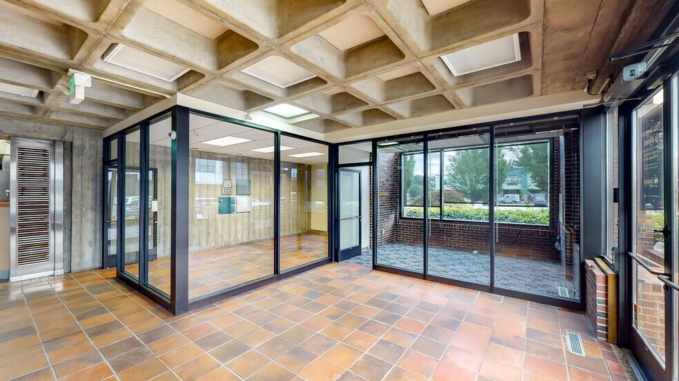 More Photos Of 8801 S Tacoma Way, Tacoma Freestanding For Lease