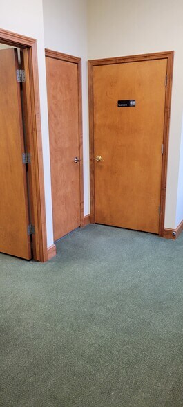 More Photos Of 1410-1420 W State St, Alliance Medical For Sale