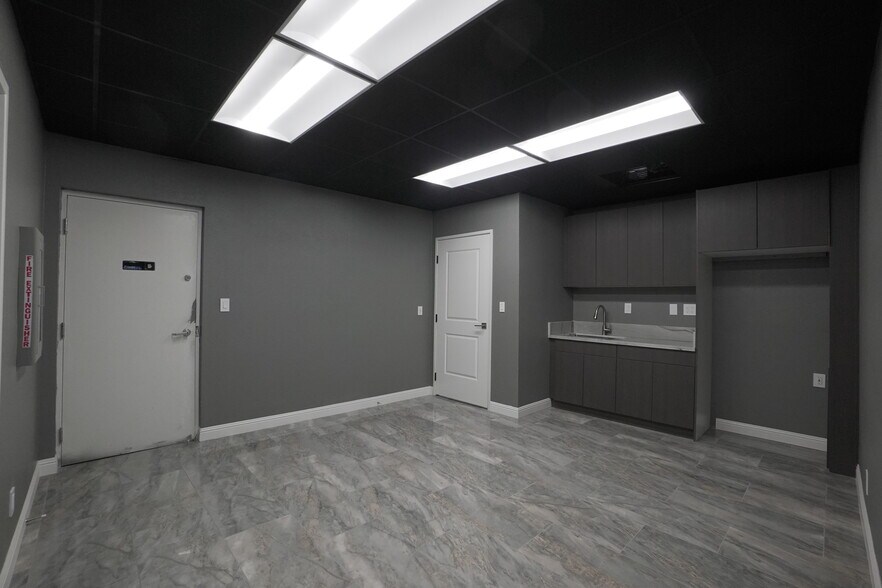 More Photos Of 3375 Aldebaran Ave, Las Vegas Warehouse For Sale