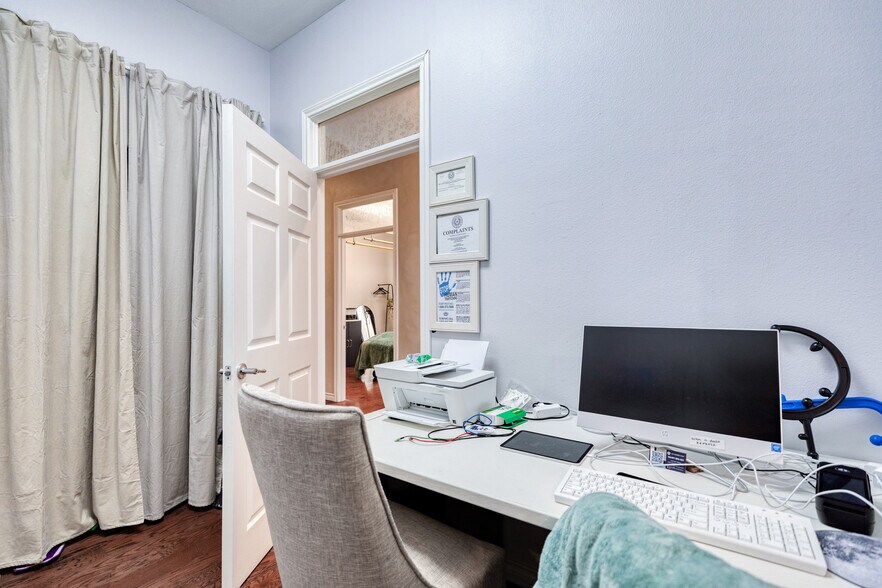 More Photos Of 12335 Hymeadow Dr, Austin Office For Sale