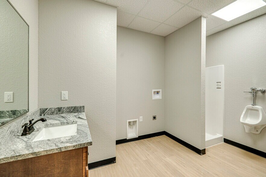 More Photos Of 16791 W Basin St, Odessa Warehouse For Sale