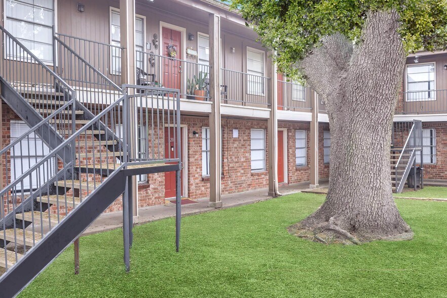 More Photos Of 3940 S Shaver St, Houston Apartments For Sale