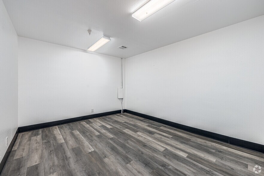 More Photos Of 4901 Patata St, Cudahy Unknown For Lease