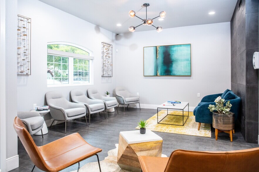 More Photos Of 85 Bay Bridge Dr, Gulf Breeze Medical For Sale