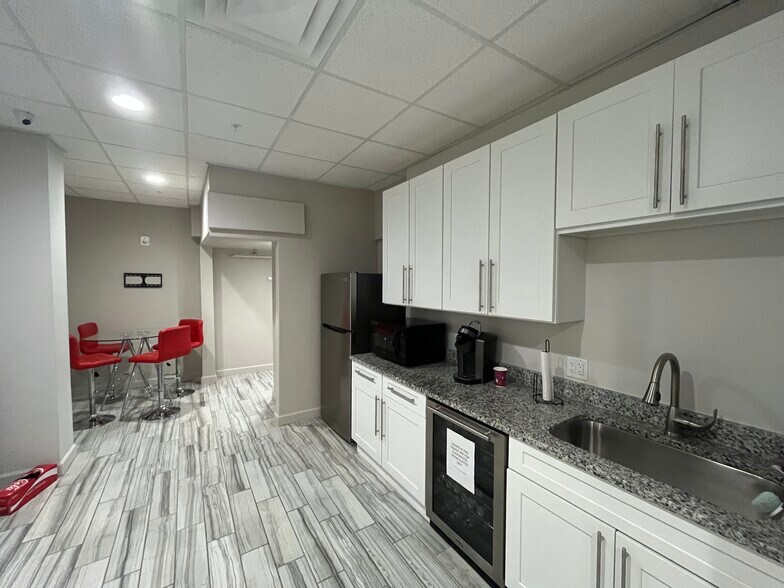 More Photos Of 2258 First St, Fort Myers Office For Sale