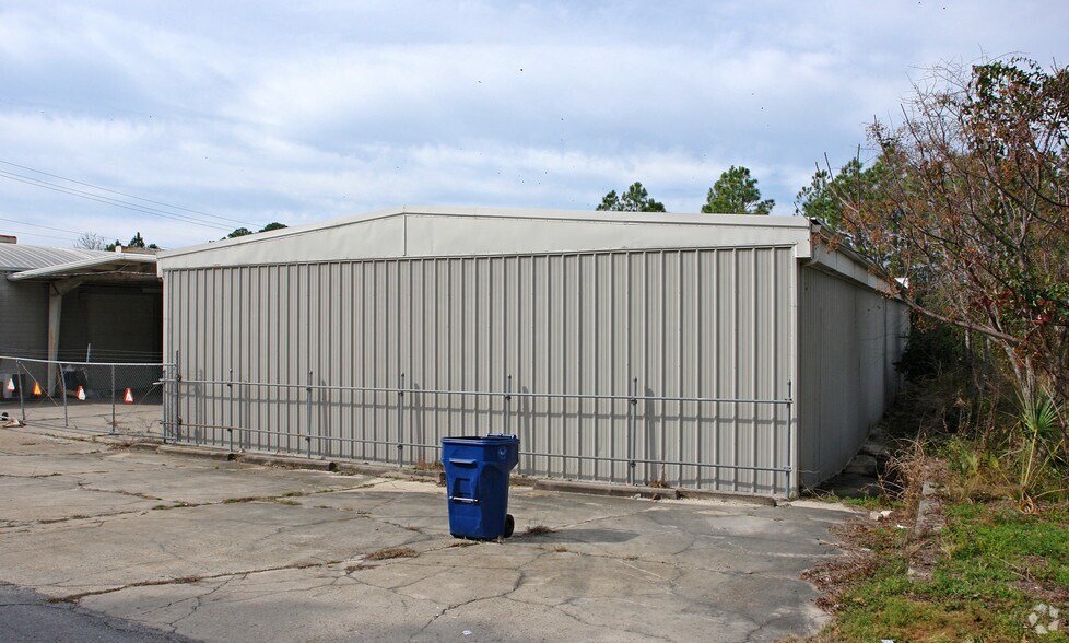More Photos Of 414 W 8th St, Panama City Distribution For Lease