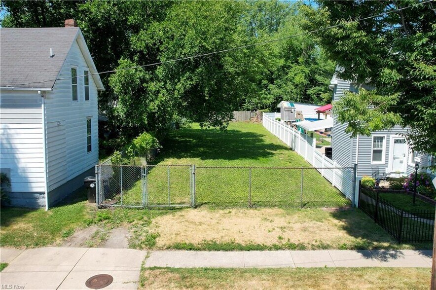 More Photos Of 8110 Lake Ave, Cleveland Manufacturing For Sale