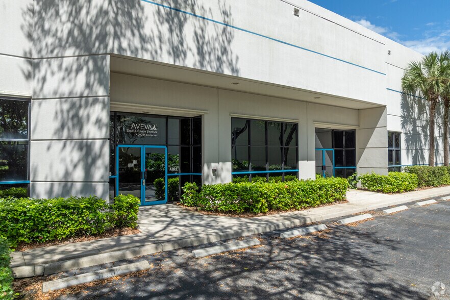 More Photos Of 3201-3237 Commerce Pky, Miramar Warehouse For Lease