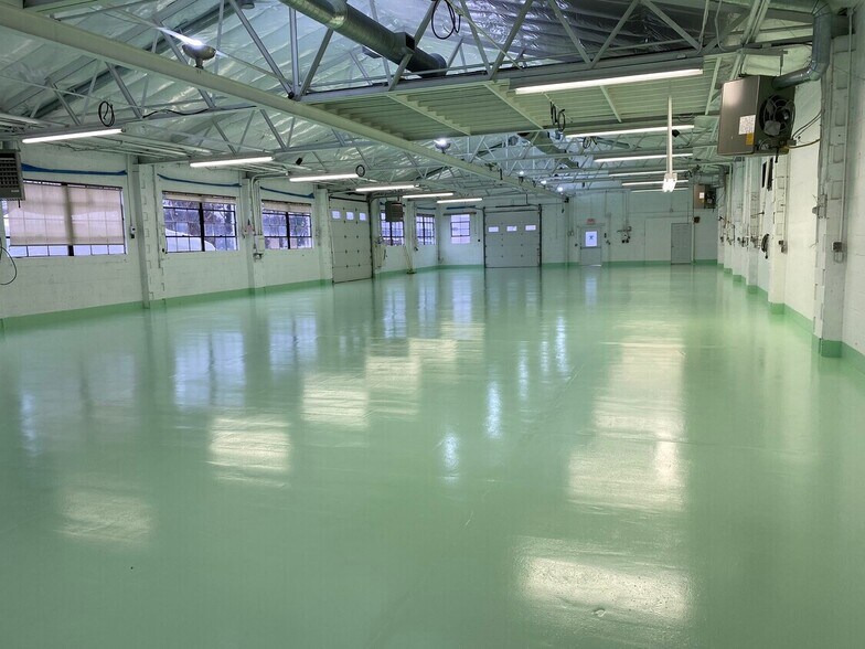 More Photos Of 885 Wickham Ave, Mattituck Warehouse For Lease